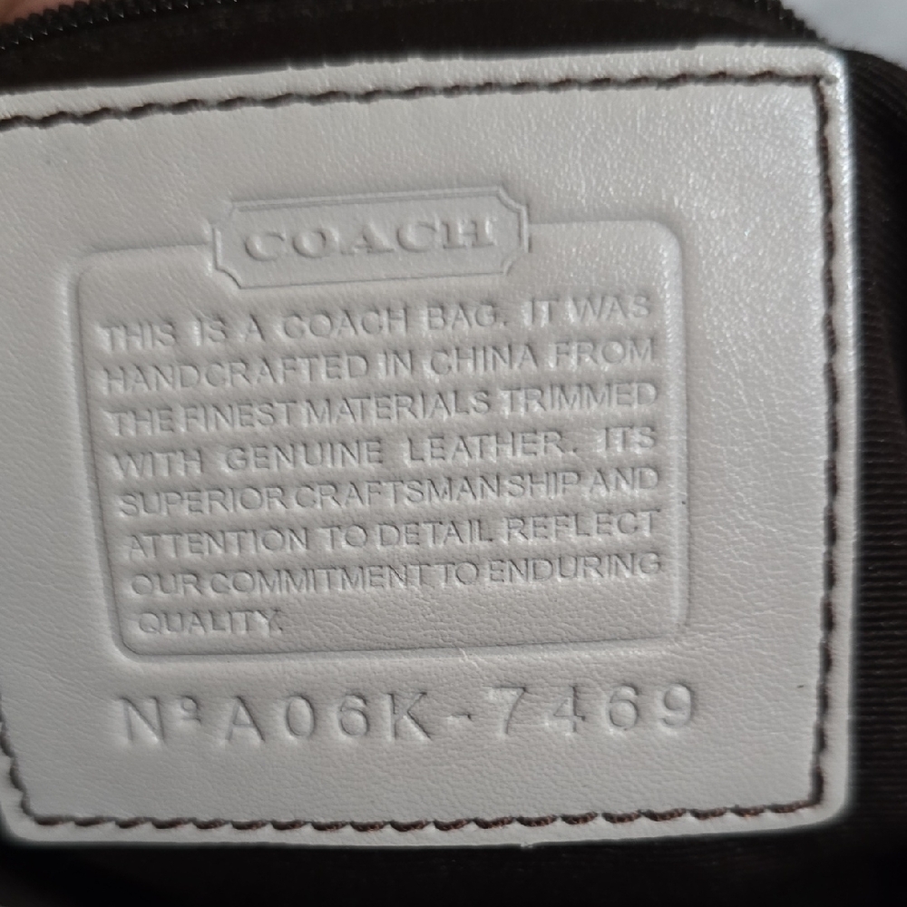 Rare Vintage Coach Cream and Gold Shoulder Bag - Picture 13 of 13